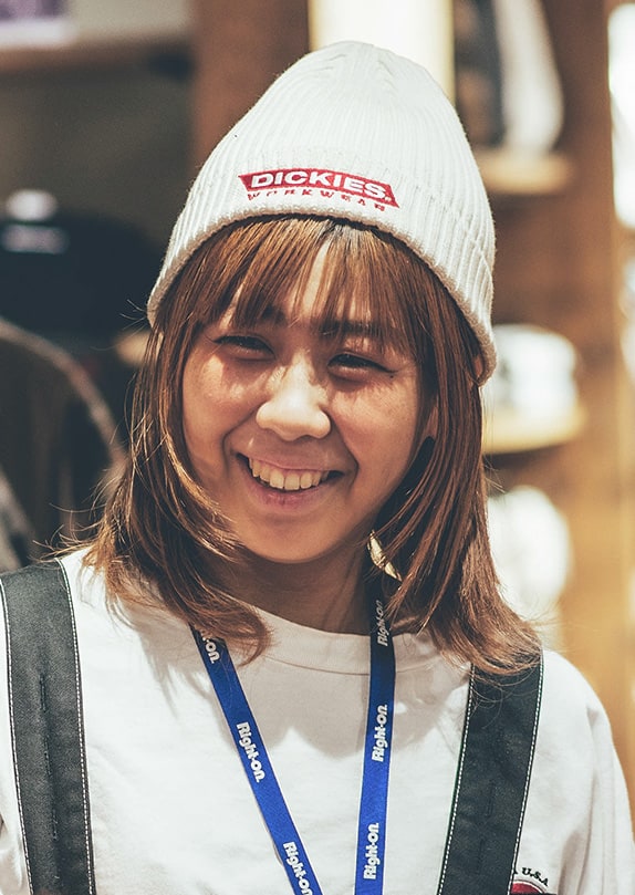 販売スタッフの勤務風景