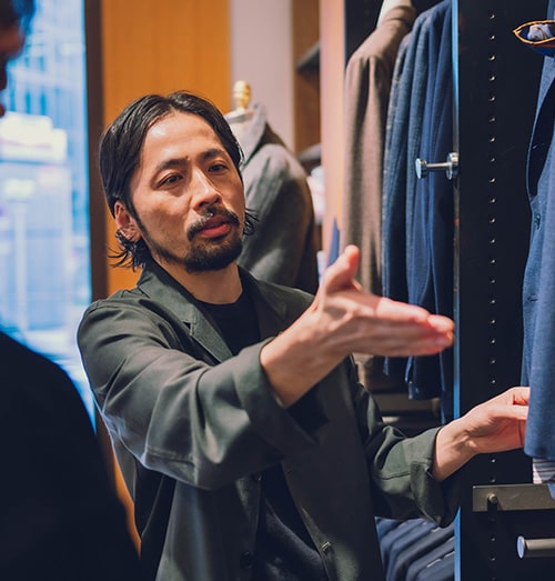 販売スタッフの勤務風景