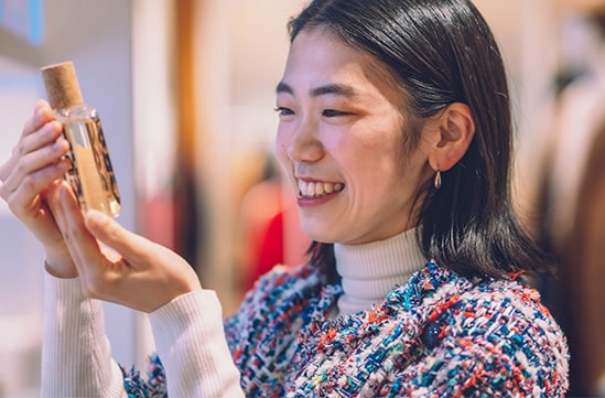 販売スタッフの勤務風景