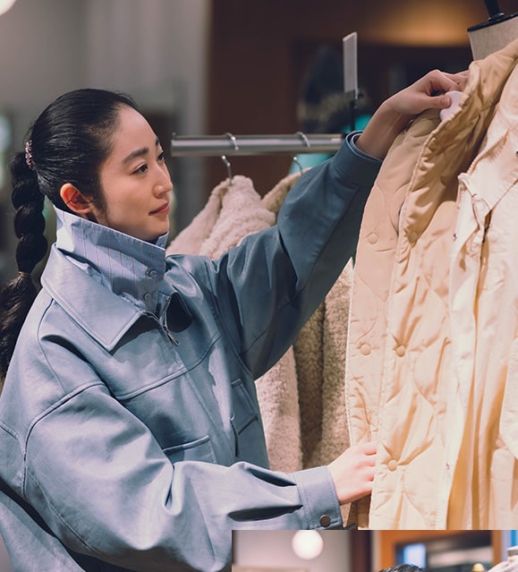 販売スタッフの勤務風景