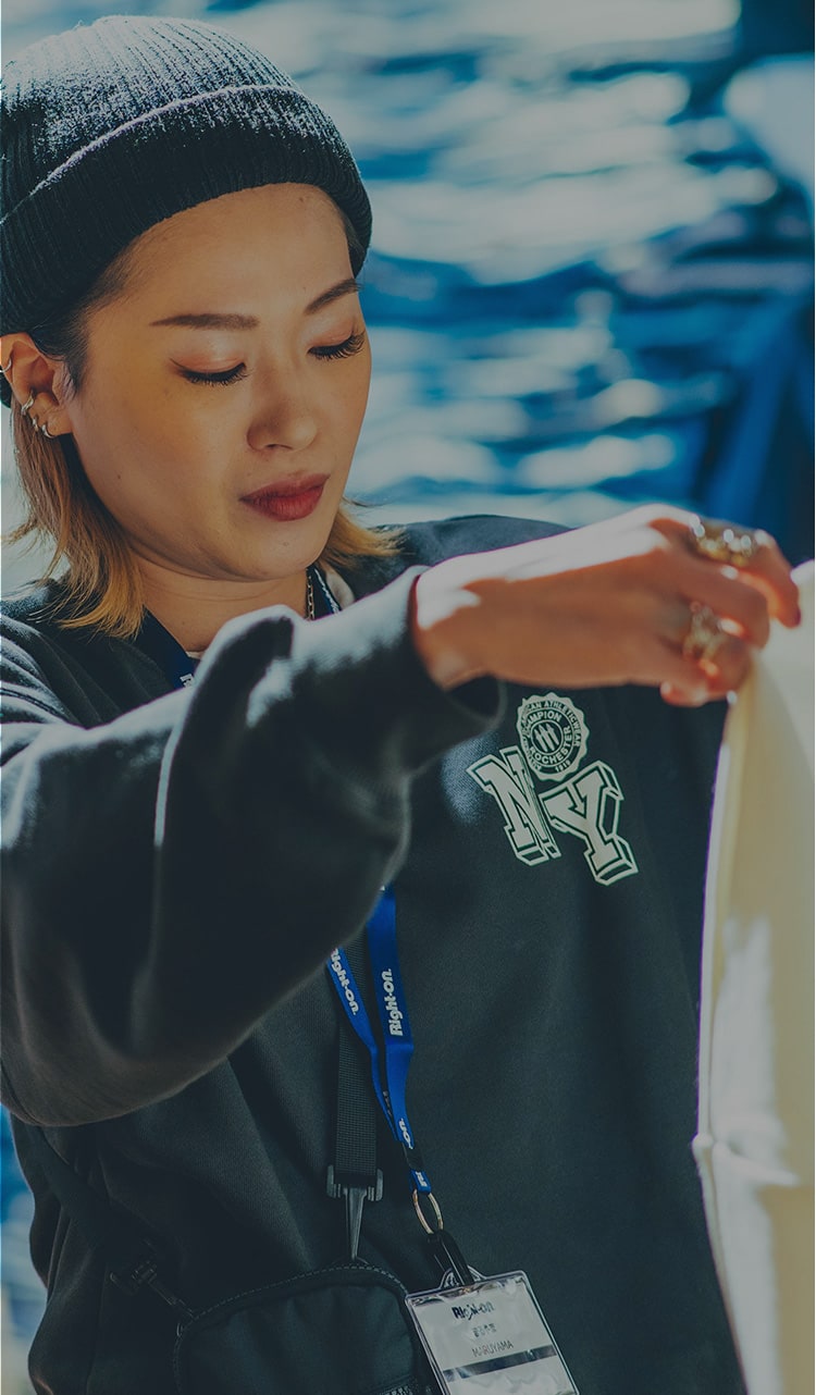 販売スタッフの勤務風景