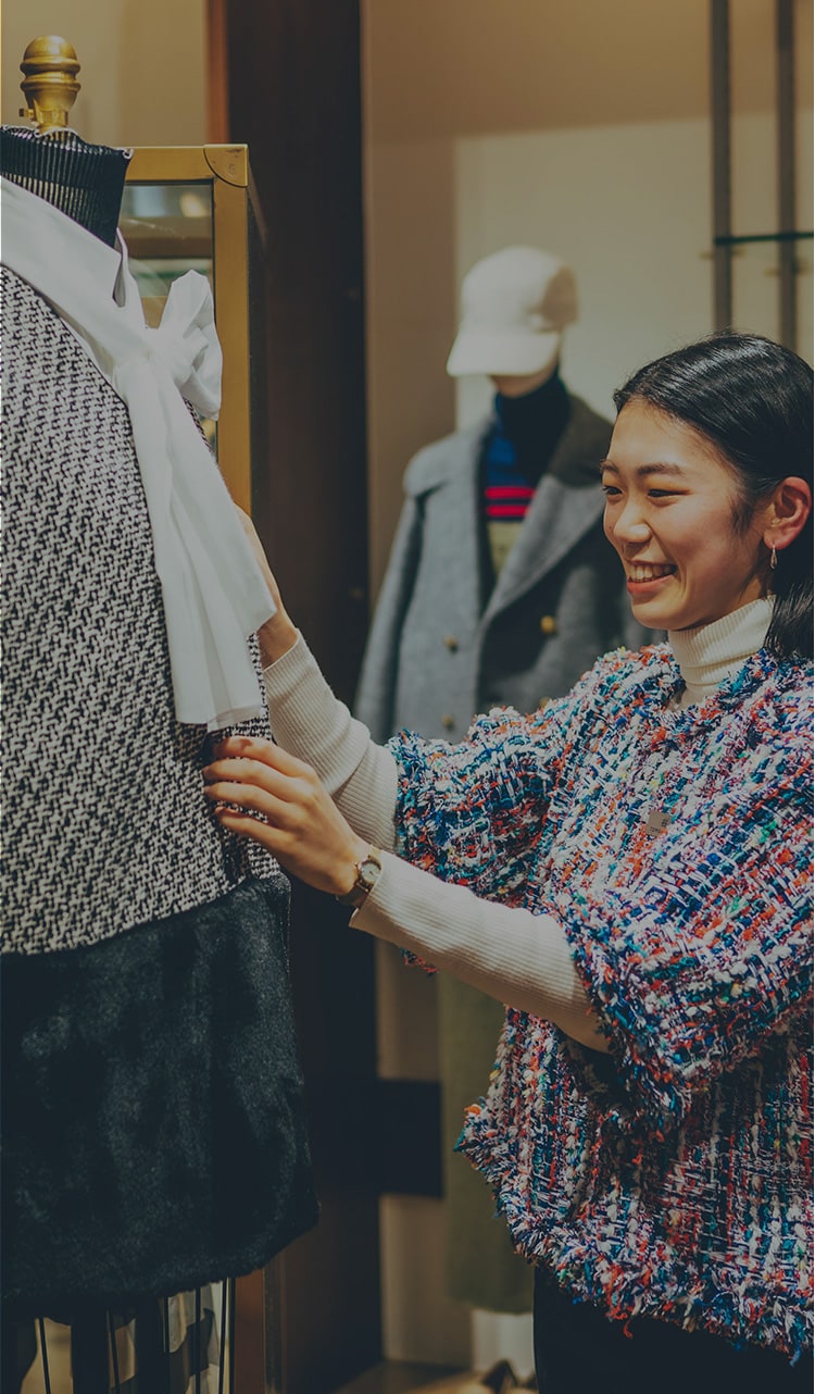 販売スタッフの勤務風景